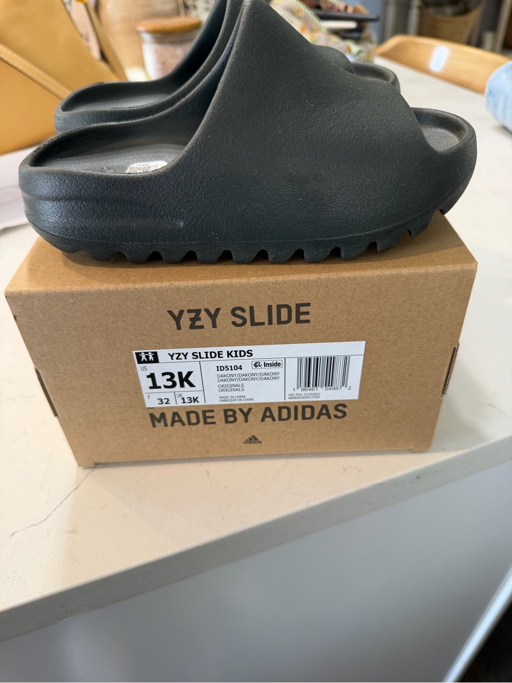 adidas YZY Slide Kids in black